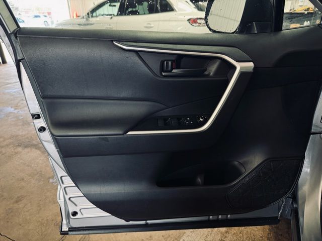 2025 TOYOTA RAV4 - Image 10