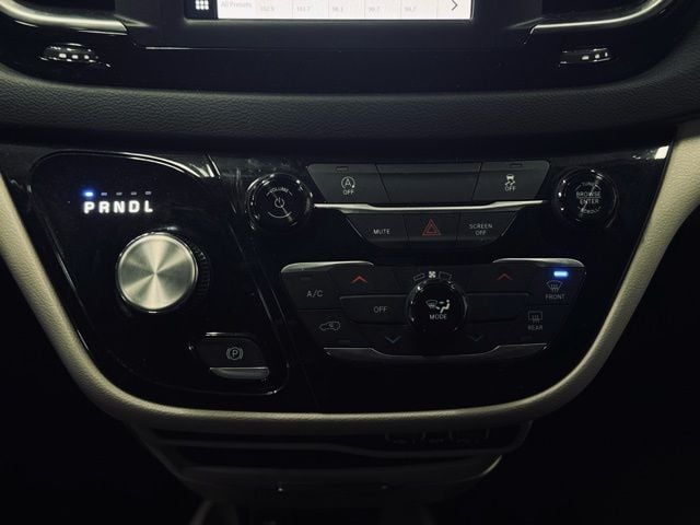 2023 CHRYSLER VOYAGER - Image 32