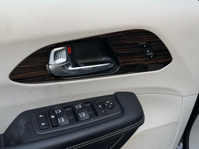 2023 CHRYSLER PACIFICA - Image 13
