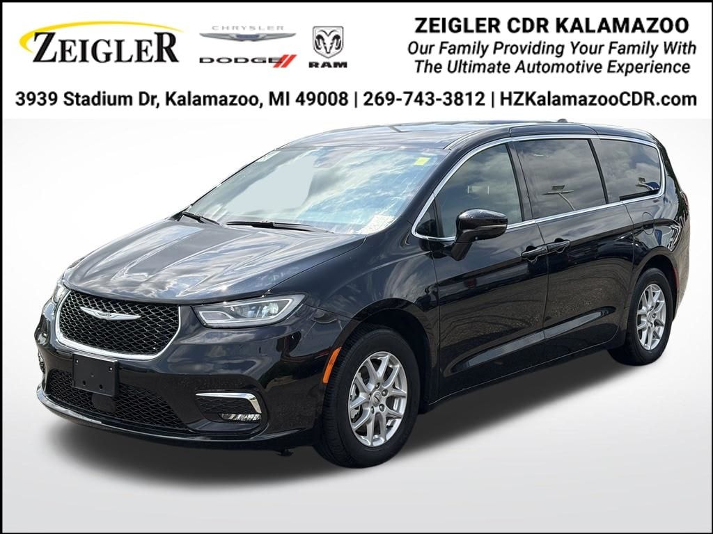 Certified 2025 Chrysler Pacifica Select Van Passenger Van