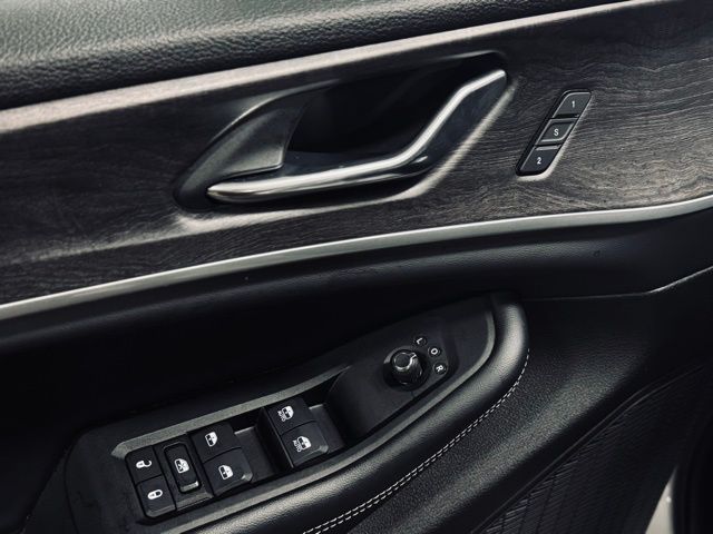 2025 JEEP GRAND CHEROKEE - Image 13