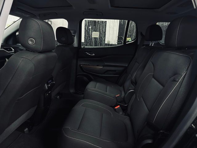 2023 GMC ACADIA - Image 18