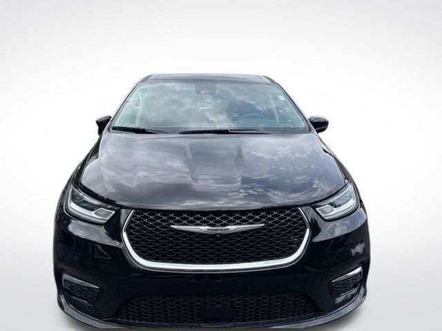 2024 Chrysler Pacifica Touring L photo 2