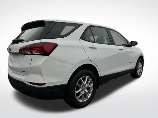 2023 Chevrolet Equinox LS photo 2