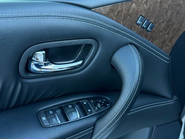 2016 INFINITI QX80 - Image 15