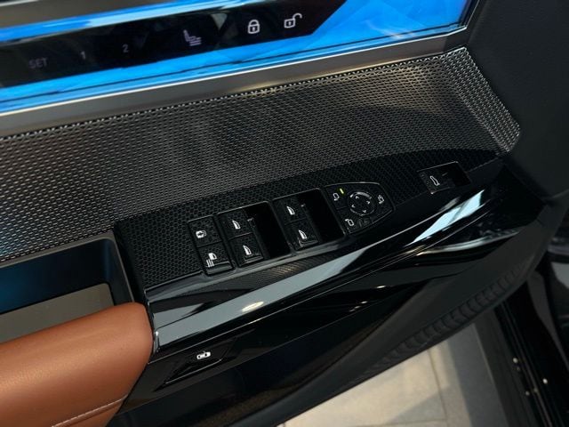 2025 BMW 750E - Image 12