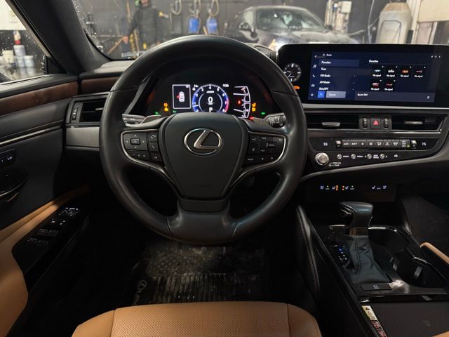 2023 LEXUS ES - Image 26