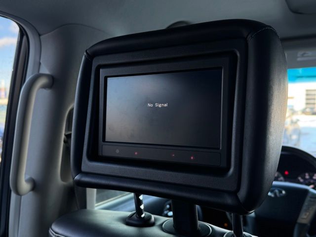 2016 INFINITI QX80 - Image 24