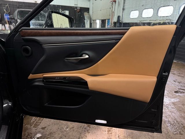 2023 LEXUS ES - Image 14