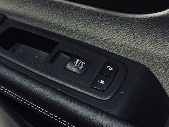 2023 CHRYSLER VOYAGER - Image 16