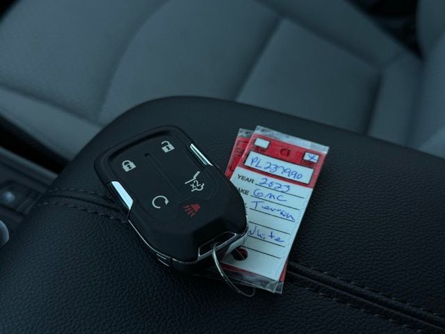 2023 GMC TERRAIN - Image 35