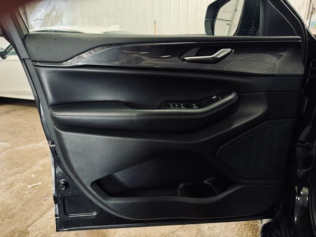 2023 JEEP GRAND CHEROKEE - Image 12