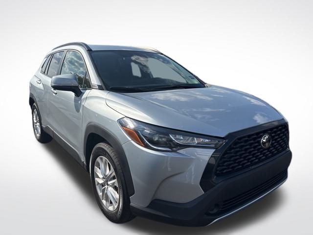 2024 Toyota Corolla Cross LE photo 3