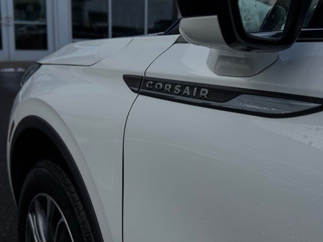 2022 Lincoln Corsair Standard photo 2
