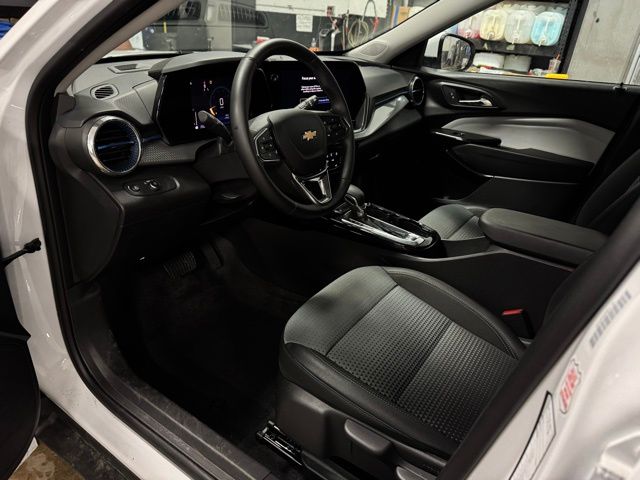 2025 CHEVROLET TRAX - Image 16