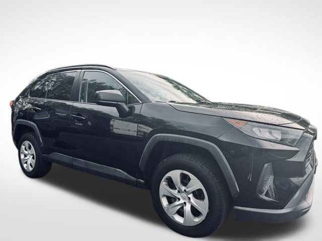 2021 Toyota RAV4 LE photo 3