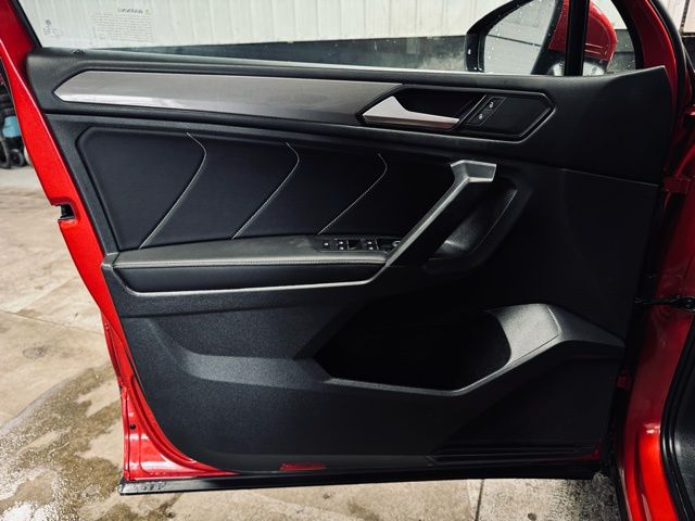 2022 VOLKSWAGEN TIGUAN - Image 11