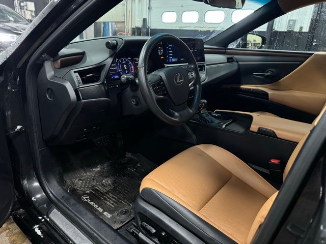 2023 LEXUS ES - Image 17