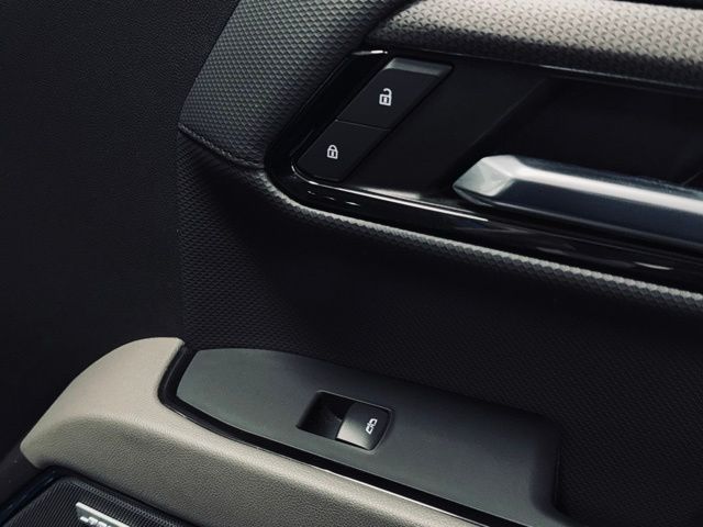 2023 CHEVROLET SILVERADO - Image 21