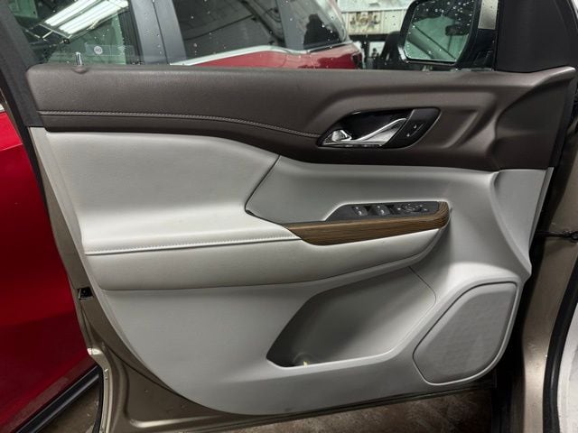 2023 GMC ACADIA - Image 12