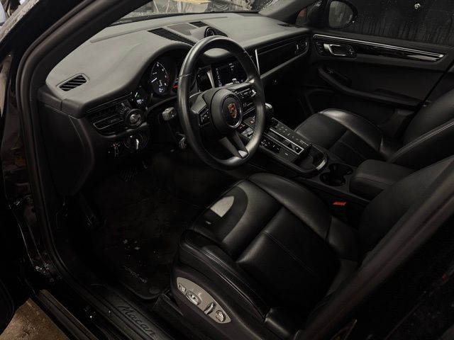 2024 PORSCHE MACAN - Image 19