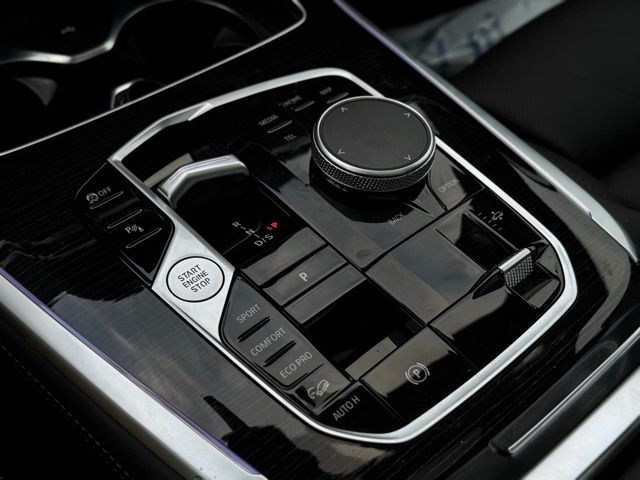 2026 BMW X7 - Image 37