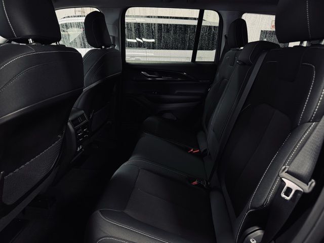 2023 JEEP GRAND CHEROKEE - Image 18