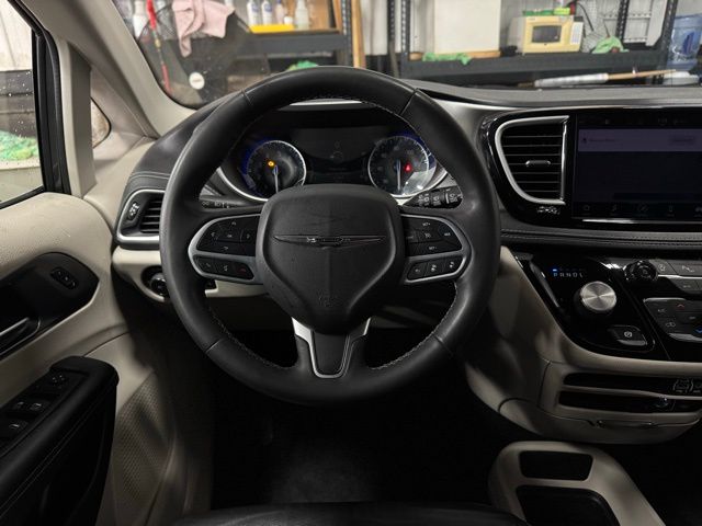 2022 CHRYSLER PACIFICA - Image 29