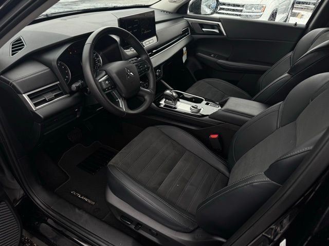 2025 MITSUBISHI OUTLANDER - Image 18