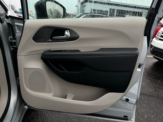 2024 CHRYSLER PACIFICA - Image 13