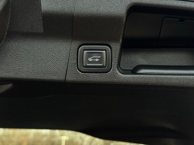 2023 GMC ACADIA - Image 12