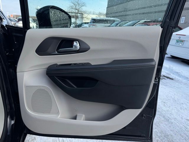 2024 CHRYSLER PACIFICA - Image 14