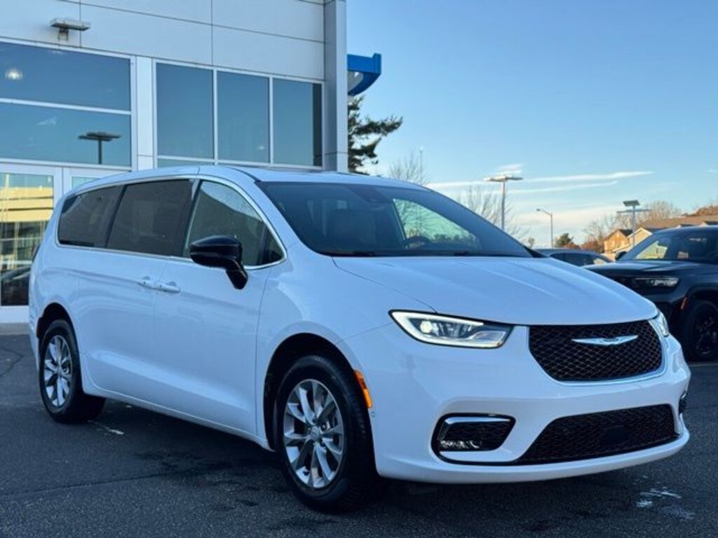 New 2026 Chrysler Pacifica Select Van Passenger Van