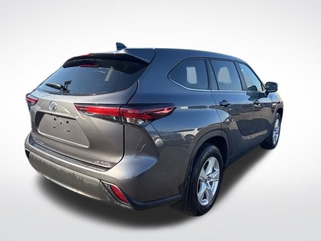 2024 Toyota Highlander Base photo 4