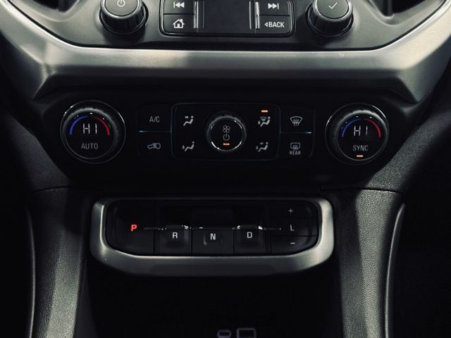 2023 GMC ACADIA - Image 35