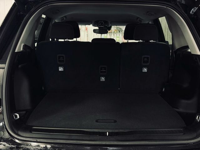 2023 JEEP GRAND CHEROKEE - Image 10