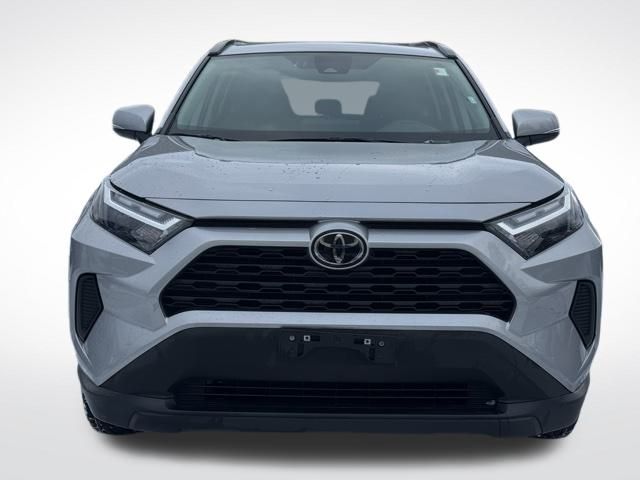 2024 Toyota RAV4 XLE photo 2