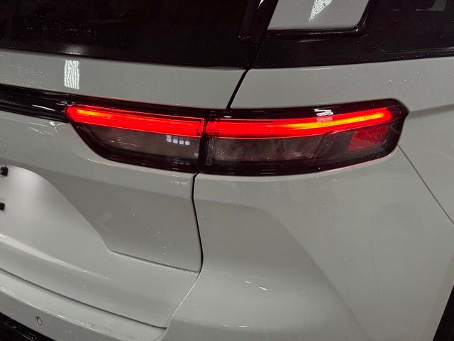 2023 JEEP GRAND CHEROKEE - Image 6