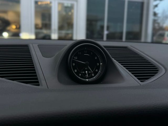 2024 PORSCHE MACAN - Image 38