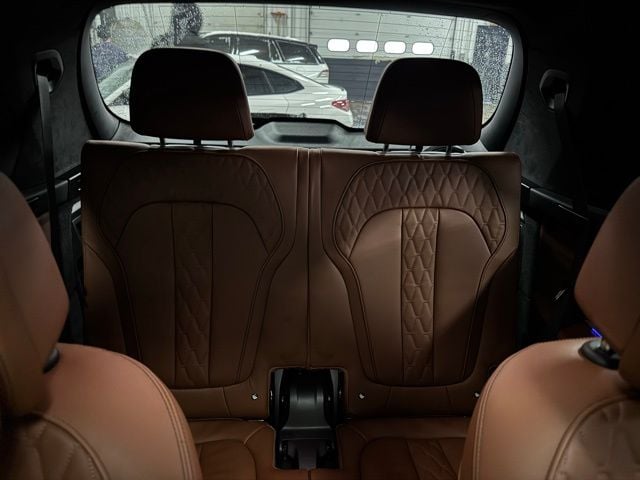 2024 BMW X7 - Image 24