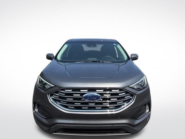 2024 Ford Edge Titanium photo 2