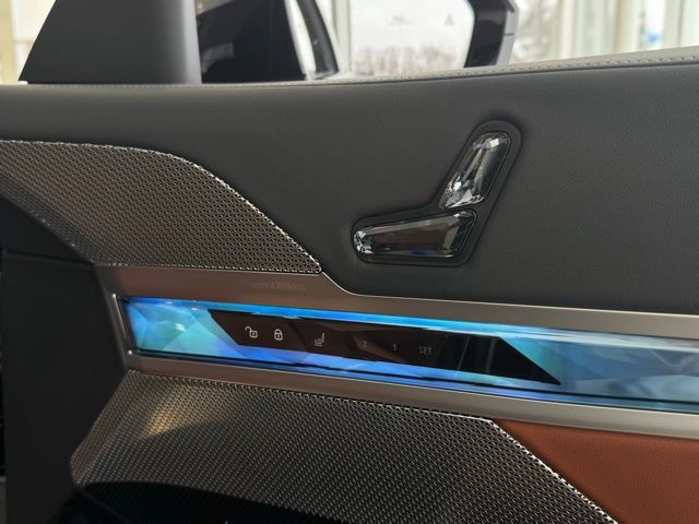 2025 BMW 750E - Image 14