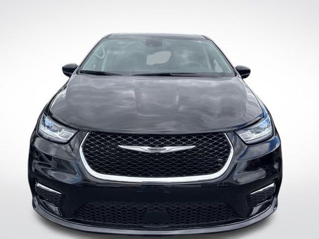 2024 Chrysler Pacifica Touring L photo 2