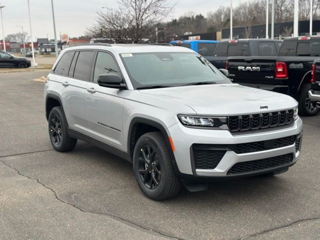New 2026 Jeep Grand Cherokee Laredo SUV
