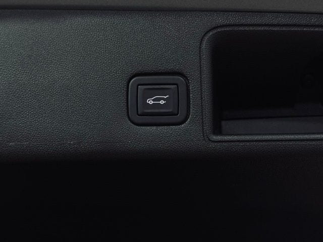 2023 GMC TERRAIN - Image 11