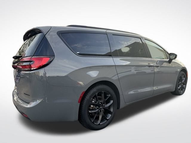 2025 Chrysler Pacifica Limited photo 3
