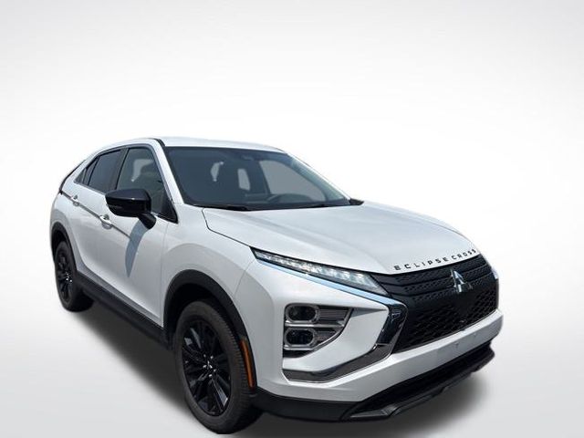 2024 Mitsubishi Eclipse Cross LE photo 3