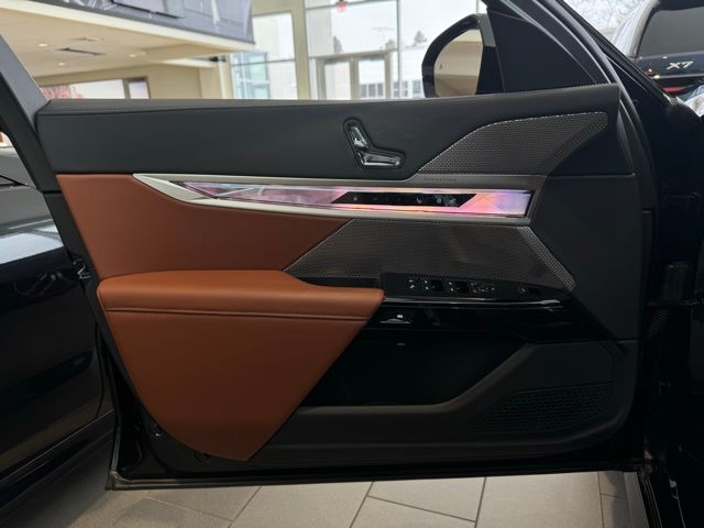 2025 BMW 750E - Image 10