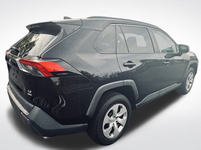 2021 Toyota RAV4 LE photo 4