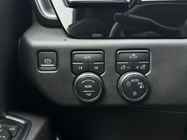 2023 CHEVROLET SILVERADO - Image 28